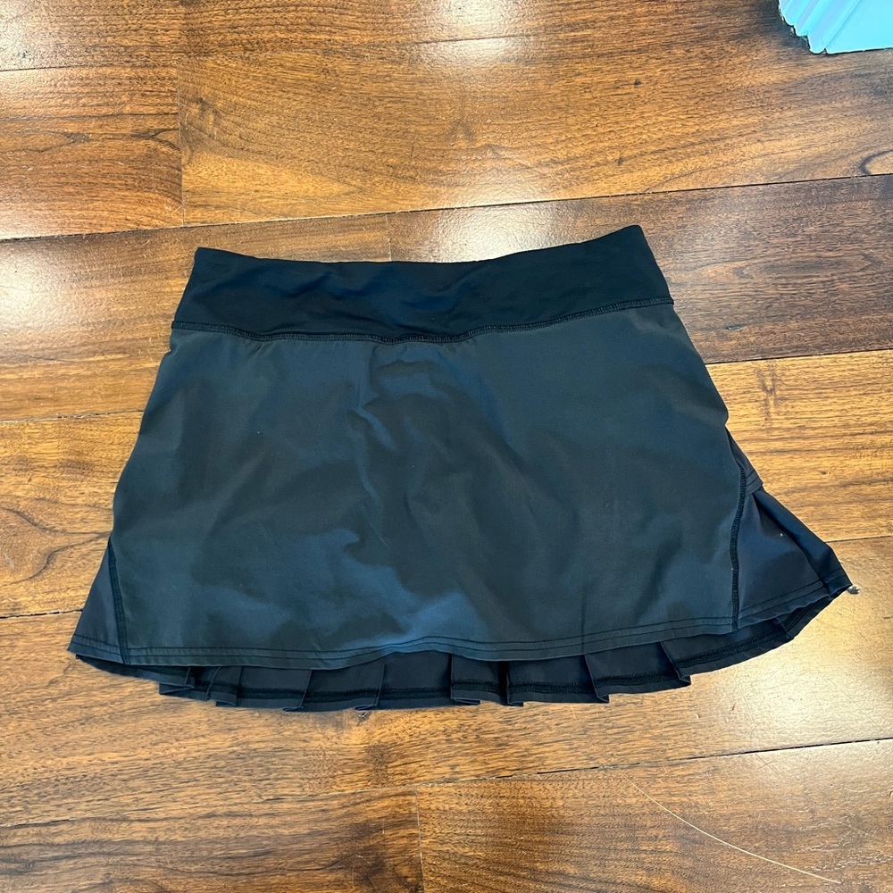 Lululemon black tennis skirt size 6